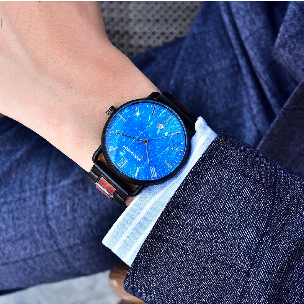 montre-bois-marron-bleue-vert-watche-heure-woodyboy-fait-main-haute-qualité-naturel-nature-cadran-temps-cuir-ecologique-eco-ecolo-bio-ecoresponsable-animaux-chêne-bambou-marque-francaise-made-in-france-homme-femme-man-woman-men-women-bijoux-luxe-tendance-beau-belle-chic-liege-rond-ronde-carré-carre-unique-intemporelle