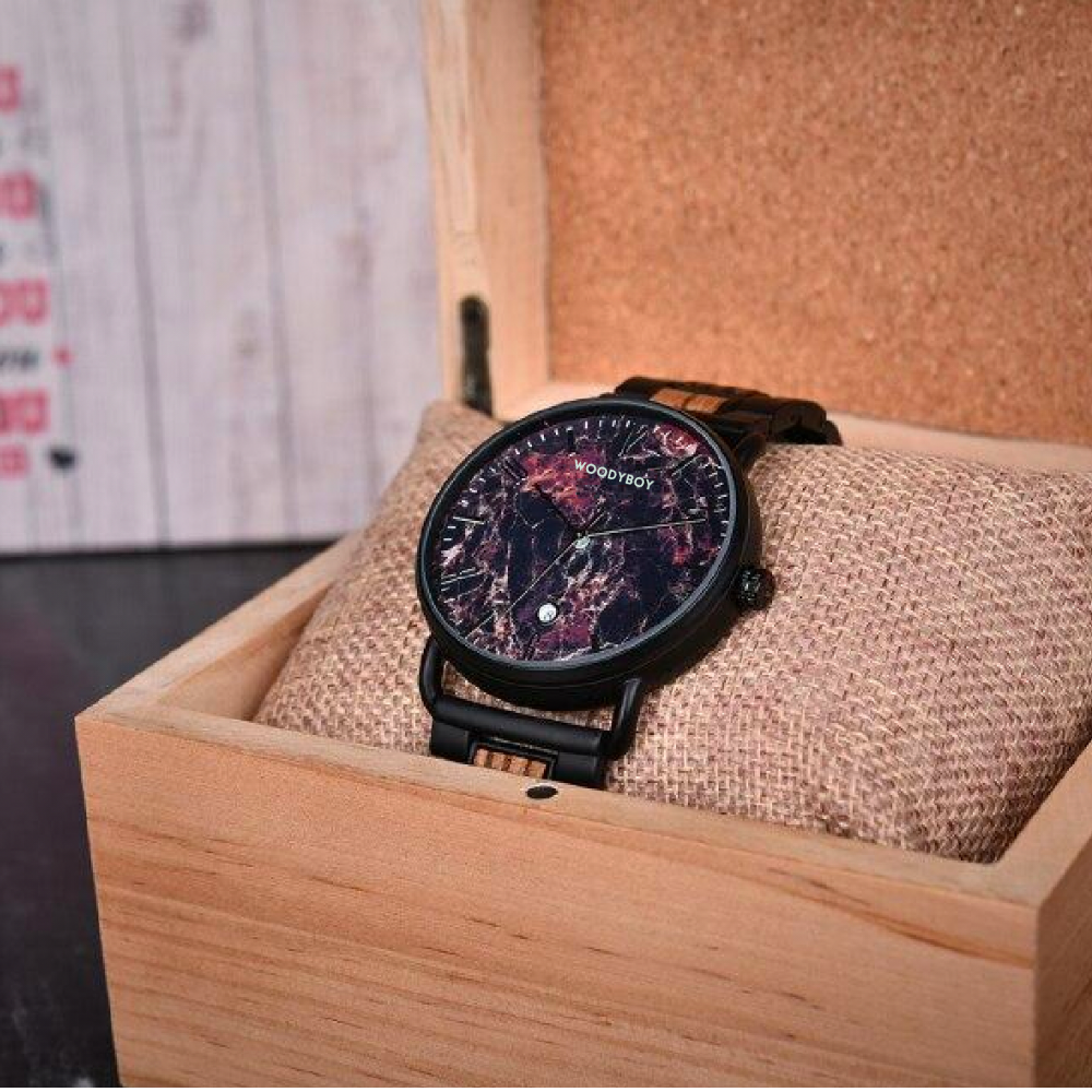 montre-bois-marron-bleue-vert-watche-heure-woodyboy-fait-main-haute-qualité-naturel-nature-cadran-temps-cuir-ecologique-eco-ecolo-bio-ecoresponsable-animaux-chêne-bambou-marque-francaise-made-in-france-homme-femme-man-woman-men-women-bijoux-luxe-tendance-beau-belle-chic-liege-rond-ronde-carré-carre-unique-intemporelle