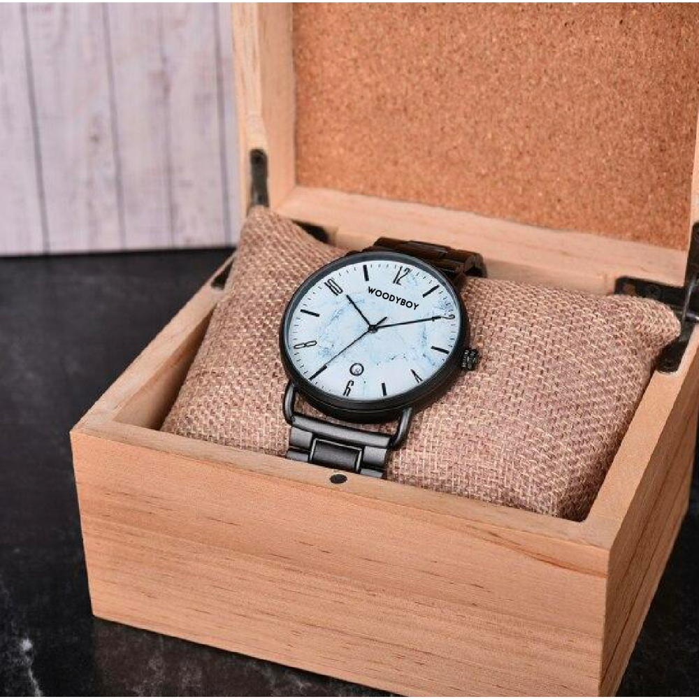 montre-bois-marron-bleue-vert-watche-heure-woodyboy-fait-main-haute-qualité-naturel-nature-cadran-temps-cuir-ecologique-eco-ecolo-bio-ecoresponsable-animaux-chêne-bambou-marque-francaise-made-in-france-homme-femme-man-woman-men-women-bijoux-luxe-tendance-beau-belle-chic-liege-rond-ronde-carré-carre-unique-intemporelle