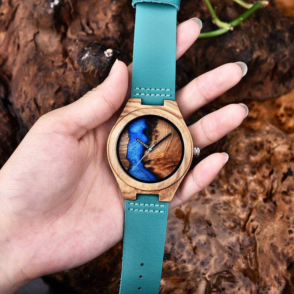 montre-bois-marron-bleue-vert-watche-heure-woodyboy-fait-main-haute-qualité-naturel-nature-cadran-temps-cuir-ecologique-eco-ecolo-bio-ecoresponsable-animaux-chêne-bambou-marque-francaise-made-in-france
