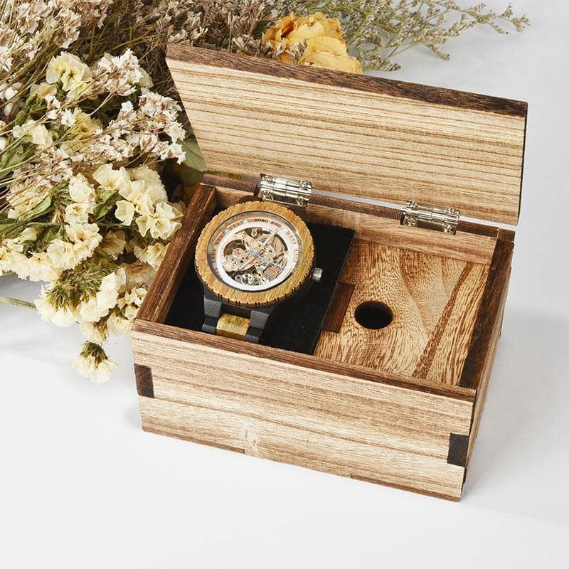 montre-bois-marron-bleue-vert-watche-heure-woodyboy-fait-main-haute-qualité-naturel-nature-cadran-temps-cuir-ecologique-eco-ecolo-bio-ecoresponsable-animaux-chêne-bambou-marque-francaise-made-in-france-homme-femme-man-woman-men-women-bijoux-luxe-tendance-beau-belle-chic-liege-rond-ronde-carré-carre-unique-intemporelle
