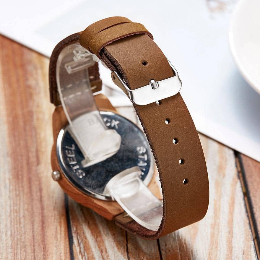 montre-bois-marron-bleue-vert-watche-heure-woodyboy-fait-main-haute-qualité-naturel-nature-cadran-temps-cuir-ecologique-eco-ecolo-bio-ecoresponsable-animaux-chêne-bambou-marque-francaise-made-in-france-homme-femme-man-woman-men-women-bijoux-luxe-tendance-beau-belle-chic-liege-rond-ronde-carré-carre-unique-intemporelle