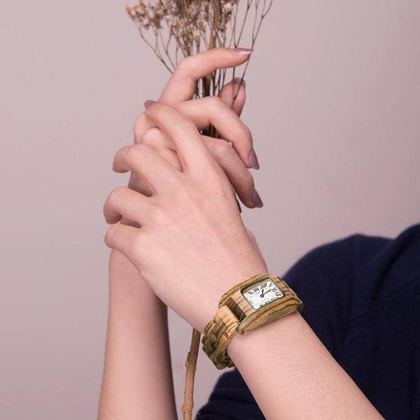 montre-bois-marron-bleue-vert-watche-heure-woodyboy-fait-main-haute-qualité-naturel-nature-cadran-temps-cuir-ecologique-eco-ecolo-bio-ecoresponsable-animaux-chêne-bambou-marque-francaise-made-in-france-homme-femme-man-woman-men-women-bijoux-luxe-tendance-beau-belle-chic-liege-rond-ronde-carré-carre-unique-intemporelle