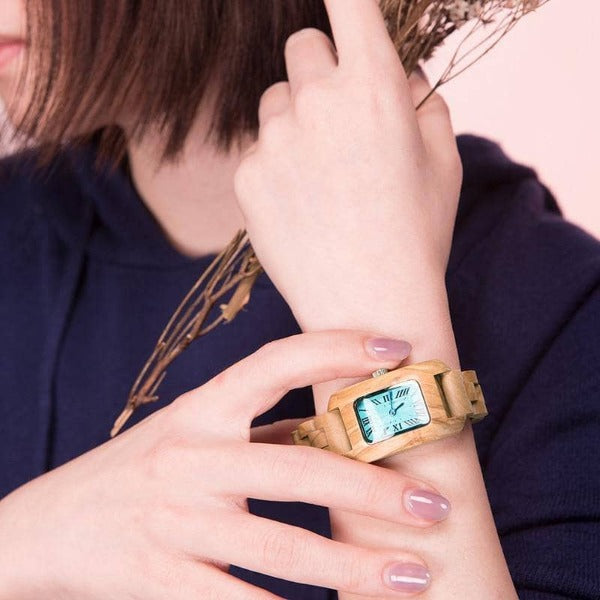 montre-bois-marron-bleue-vert-watche-heure-woodyboy-fait-main-haute-qualité-naturel-nature-cadran-temps-cuir-ecologique-eco-ecolo-bio-ecoresponsable-animaux-chêne-bambou-marque-francaise-made-in-france-homme-femme-man-woman-men-women-bijoux-luxe-tendance-beau-belle-chic-liege-rond-ronde-carré-carre-unique-intemporelle